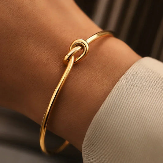 Bracelet minimaliste avec détail nœud